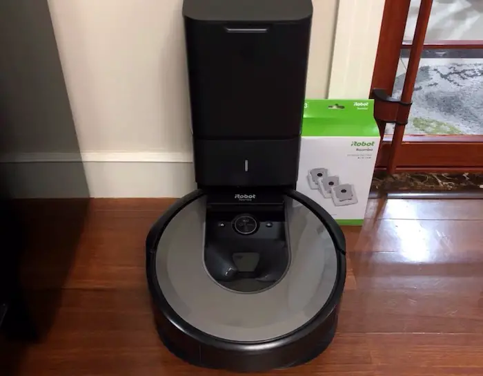 http://homelization.com/best-robot-vacuums-with-self-emptying-bases/