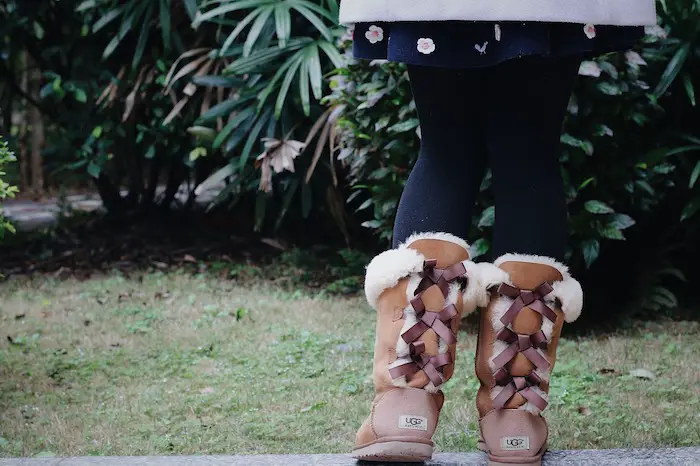 how to clean mud off of uggs