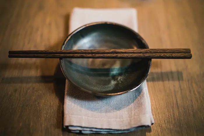 Metal Chopsticks vs. Wood